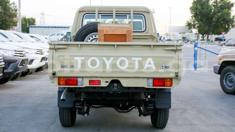 Big with watermark toyota land cruiser estuaire import dubai 5692