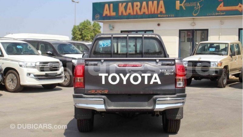 Big with watermark toyota hilux estuaire import dubai 5693