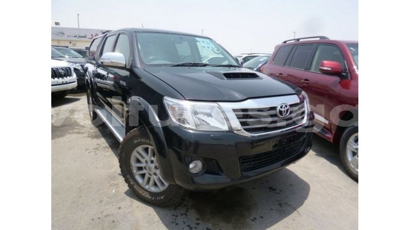 Big with watermark toyota hilux estuaire import dubai 5695