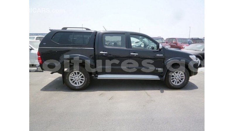 Big with watermark toyota hilux estuaire import dubai 5695