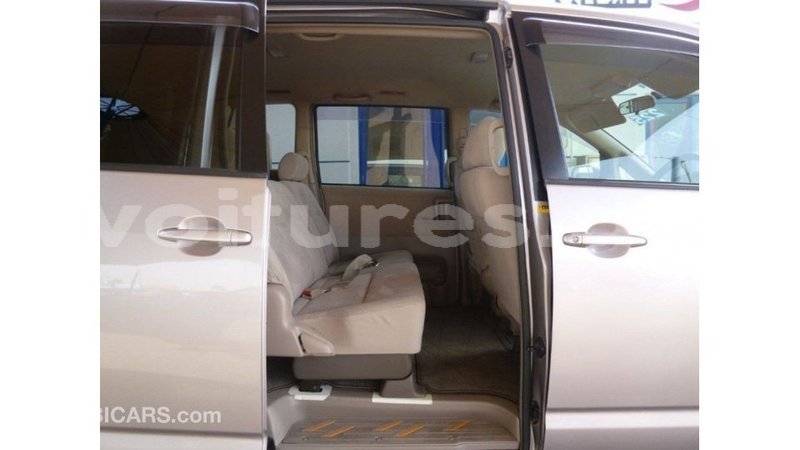 Big with watermark toyota voxy estuary import dubai 5696