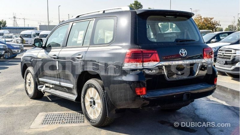 Big with watermark toyota land cruiser estuary import dubai 5698