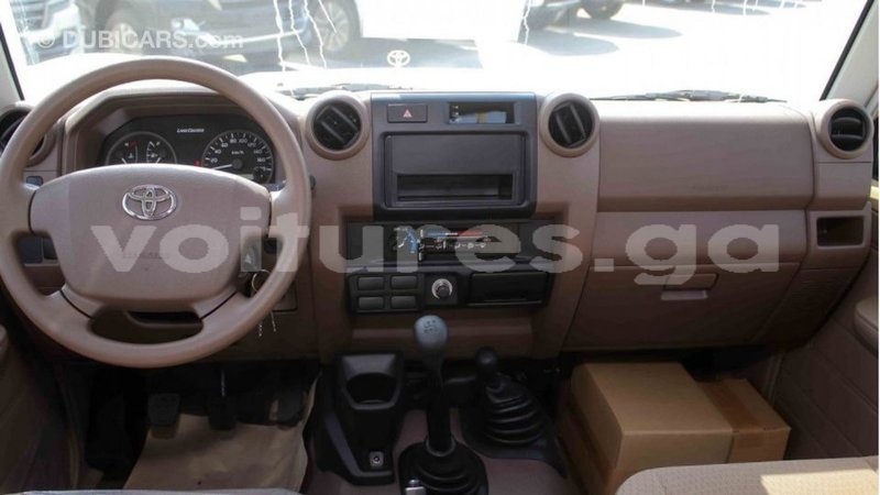 Big with watermark toyota land cruiser estuaire import dubai 5699