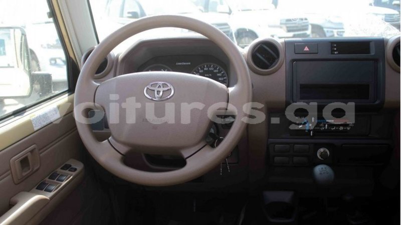 Big with watermark toyota land cruiser estuaire import dubai 5699