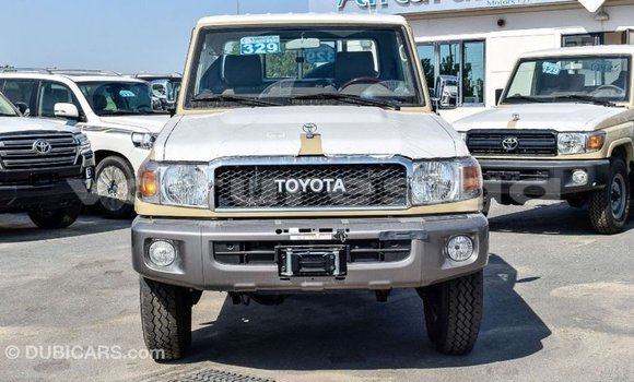 Acheter Import Voiture Toyota Land Cruiser Beige à Import - Dubai, Estuaire Acheter Import Voiture Toyota Land Cruiser Beige à Import - Dubai, Estuaire