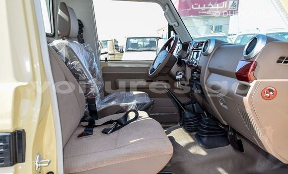 Acheter Import Voiture Toyota Land Cruiser Beige à Import - Dubai, Estuaire Acheter Import Voiture Toyota Land Cruiser Beige à Import - Dubai, Estuaire
