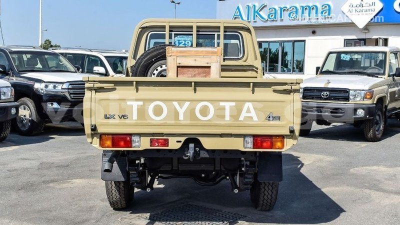 Big with watermark toyota land cruiser estuary import dubai 5701