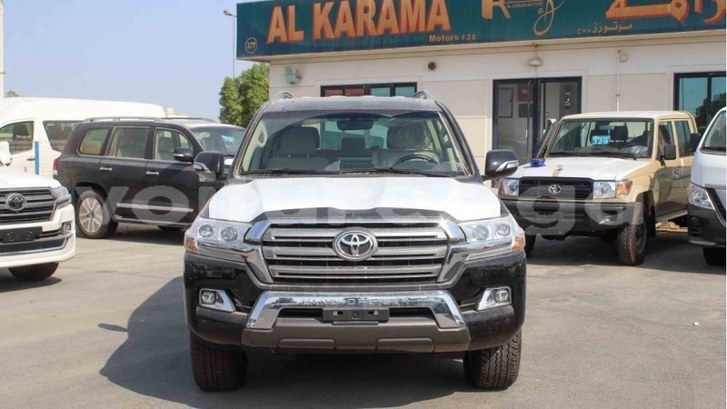 Big with watermark toyota land cruiser estuary import dubai 5702