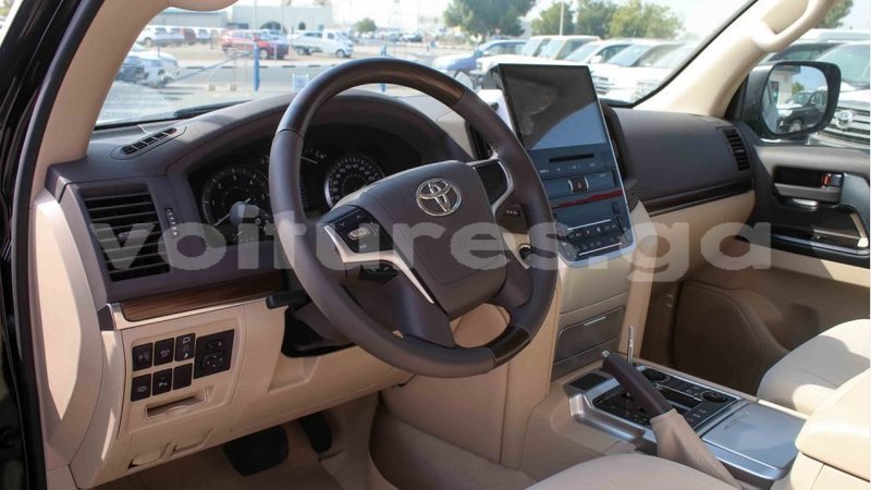 Big with watermark toyota land cruiser estuaire import dubai 5702