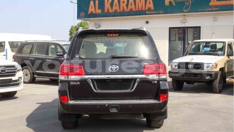 Big with watermark toyota land cruiser estuary import dubai 5702