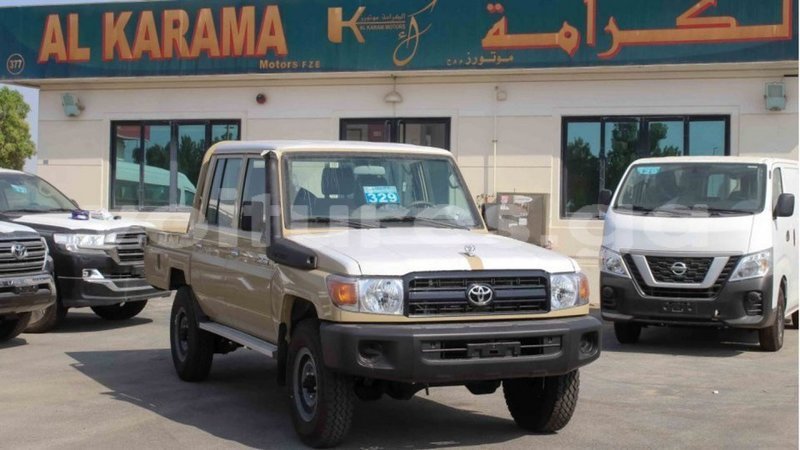 Big with watermark toyota land cruiser estuary import dubai 5703