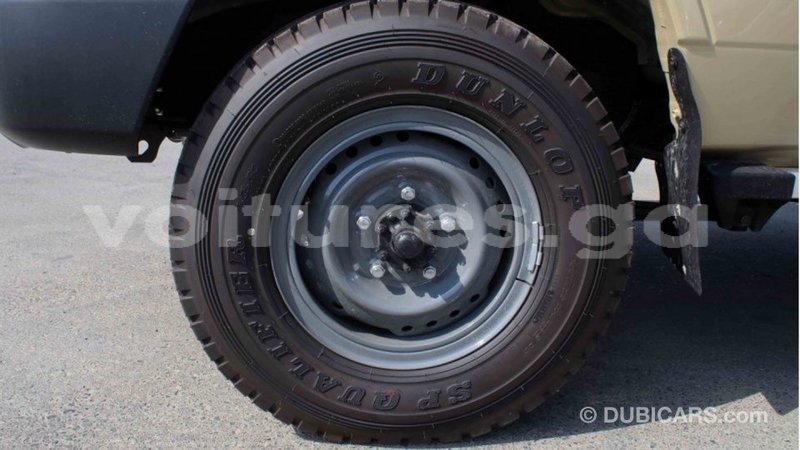 Big with watermark toyota land cruiser estuary import dubai 5703