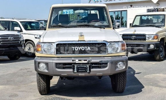Acheter Import Voiture Toyota Land Cruiser Beige à Import - Dubai, Estuaire Acheter Import Voiture Toyota Land Cruiser Beige à Import - Dubai, Estuaire