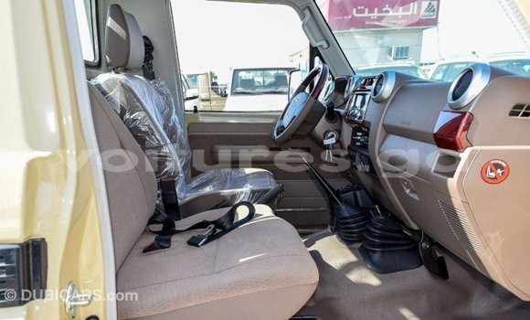 Acheter Import Voiture Toyota Land Cruiser Beige à Import - Dubai, Estuaire Acheter Import Voiture Toyota Land Cruiser Beige à Import - Dubai, Estuaire