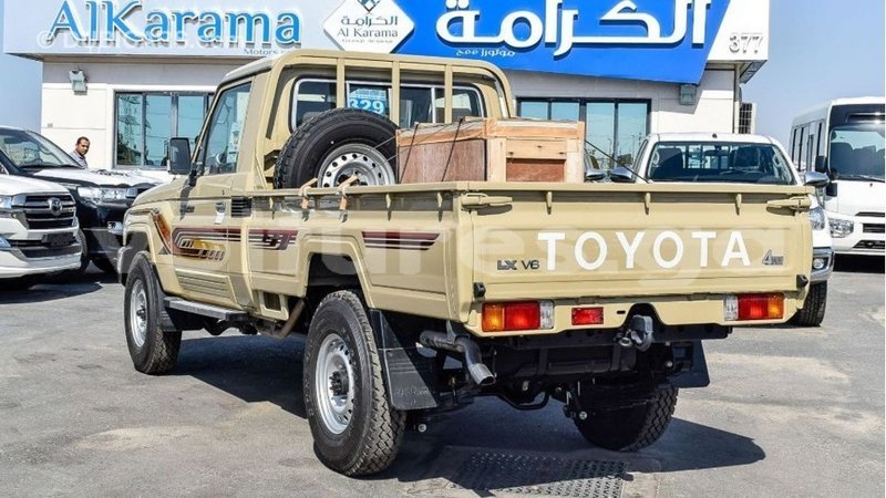 Big with watermark toyota land cruiser estuary import dubai 5704