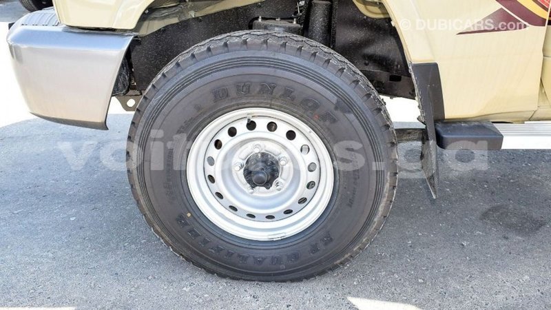 Big with watermark toyota land cruiser estuary import dubai 5704