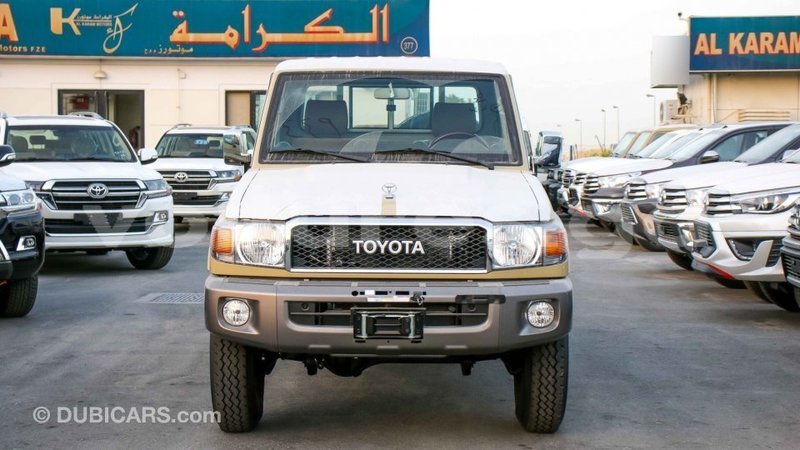 Big with watermark toyota land cruiser estuary import dubai 5706