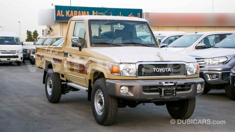 Big with watermark toyota land cruiser estuary import dubai 5706