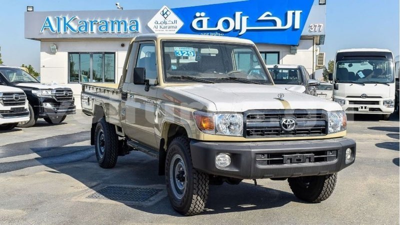 Big with watermark toyota land cruiser estuary import dubai 5707