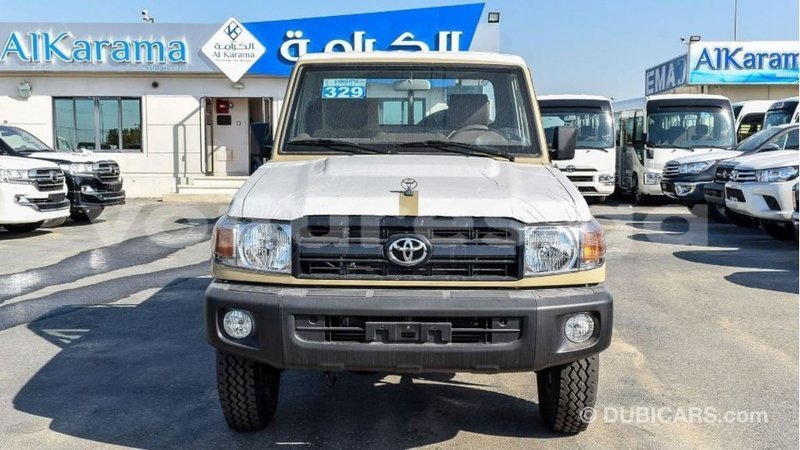 Big with watermark toyota land cruiser estuary import dubai 5707