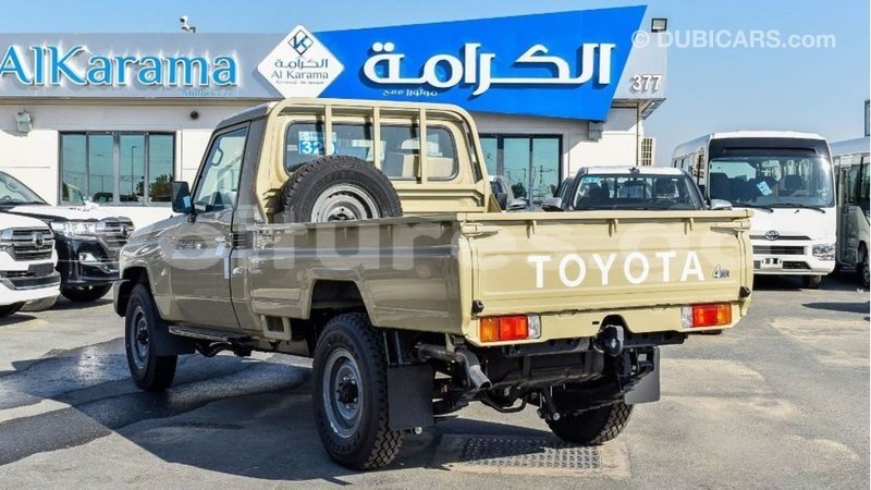 Big with watermark toyota land cruiser estuary import dubai 5707