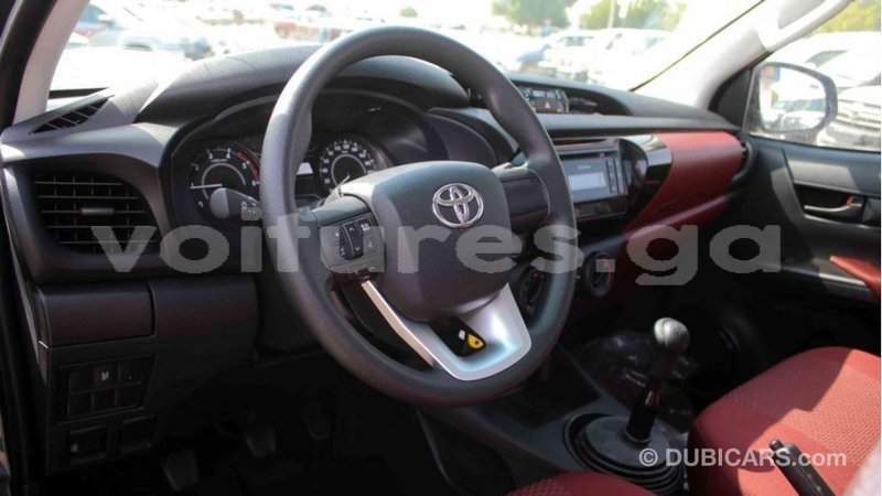 Big with watermark toyota hilux estuary import dubai 5708