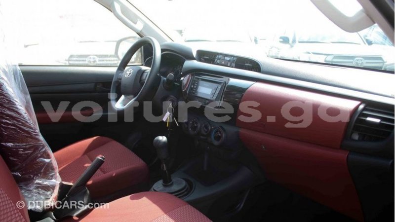 Big with watermark toyota hilux estuary import dubai 5708