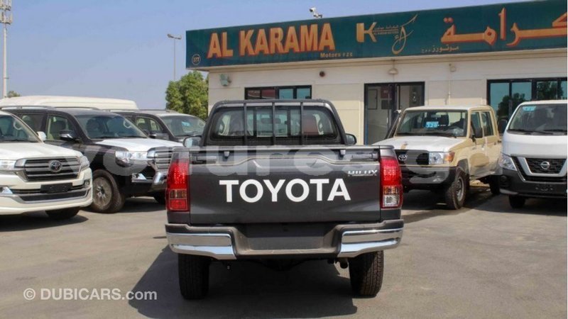 Big with watermark toyota hilux estuary import dubai 5708