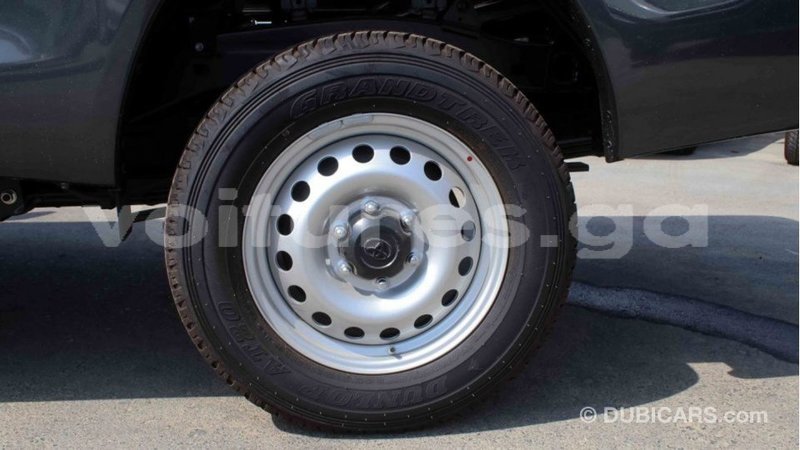 Big with watermark toyota hilux estuary import dubai 5708