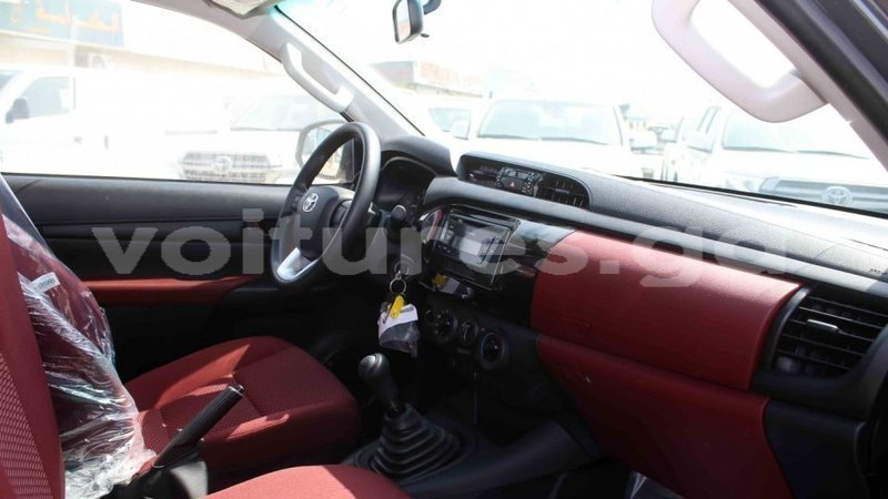 Big with watermark toyota hilux estuary import dubai 5709