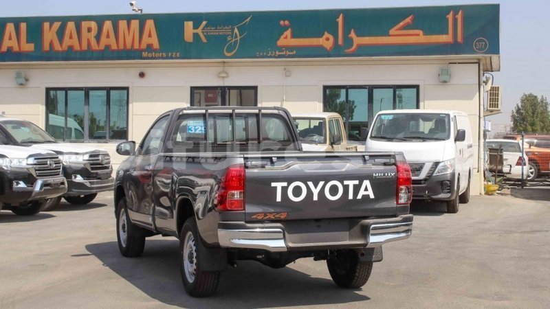 Big with watermark toyota hilux estuary import dubai 5709