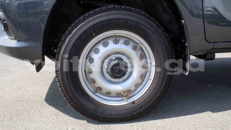 Big with watermark toyota hilux estuary import dubai 5709