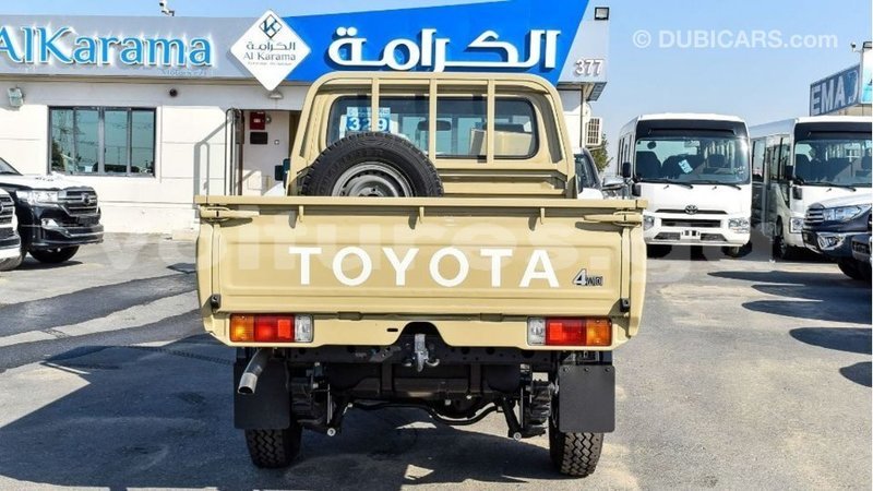 Big with watermark toyota land cruiser estuaire import dubai 5710