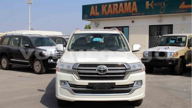 Big with watermark toyota land cruiser estuaire import dubai 5712