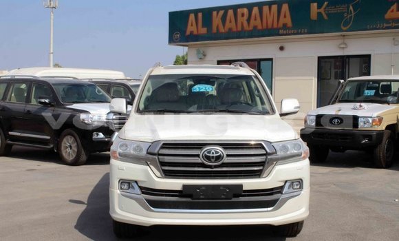 Acheter Import Voiture Toyota Land Cruiser Blanc à Import - Dubai, Estuaire Acheter Import Voiture Toyota Land Cruiser Blanc à Import - Dubai, Estuaire