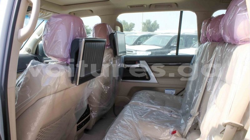 Big with watermark toyota land cruiser estuaire import dubai 5712