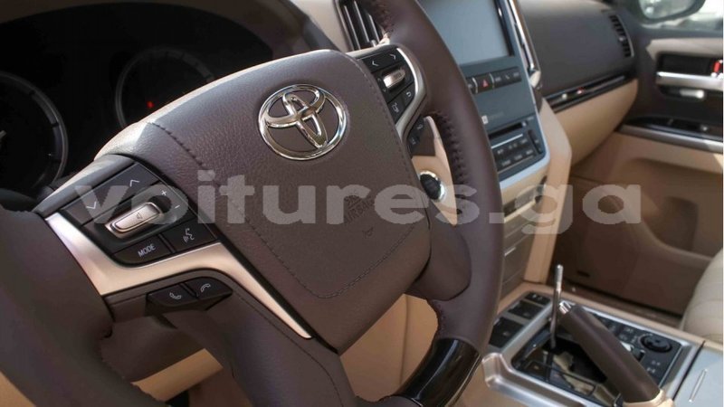 Big with watermark toyota land cruiser estuaire import dubai 5712