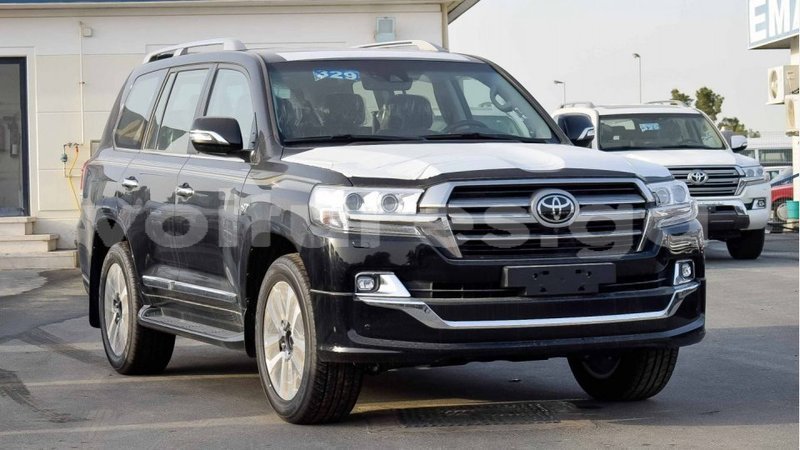 Big with watermark toyota land cruiser estuary import dubai 5713