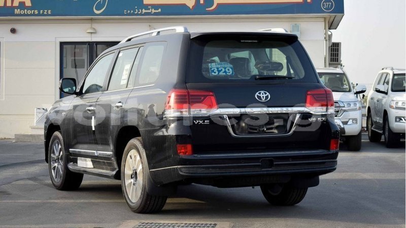 Big with watermark toyota land cruiser estuaire import dubai 5713