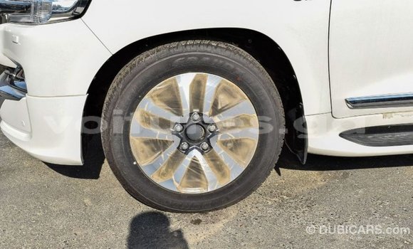 Acheter Import Voiture Toyota Land Cruiser Blanc à Import - Dubai, Estuaire Acheter Import Voiture Toyota Land Cruiser Blanc à Import - Dubai, Estuaire