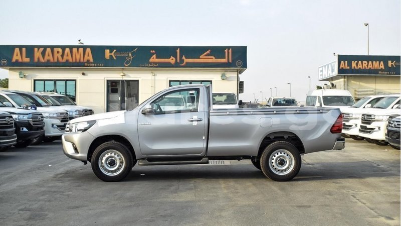 Big with watermark toyota hilux estuaire import dubai 5716