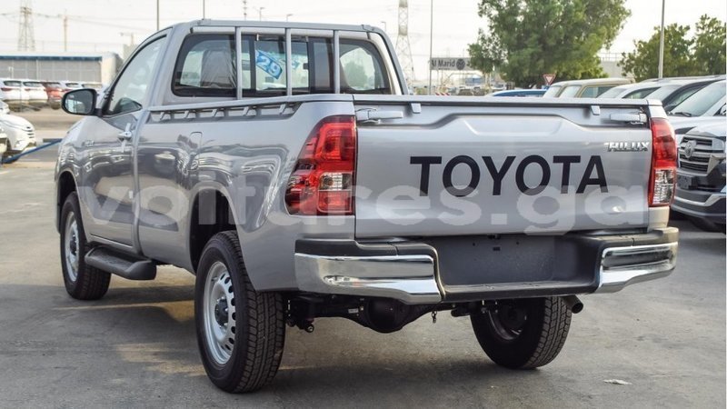 Big with watermark toyota hilux estuaire import dubai 5716