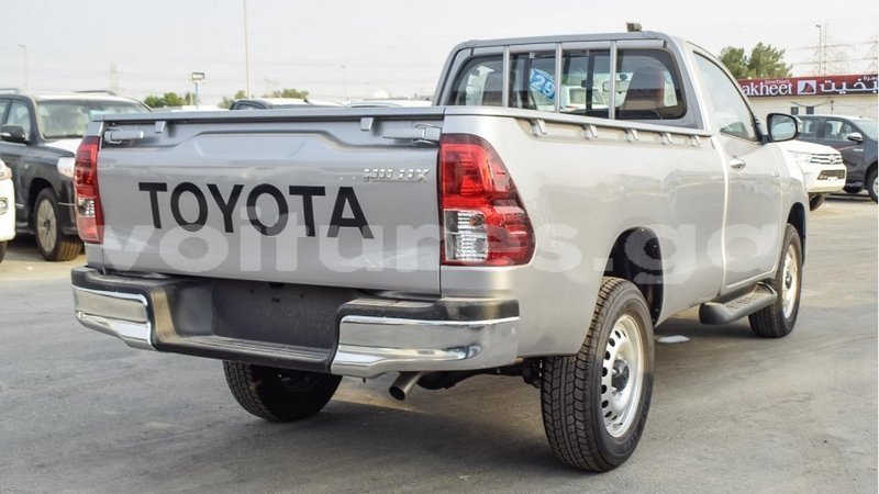 Big with watermark toyota hilux estuaire import dubai 5716