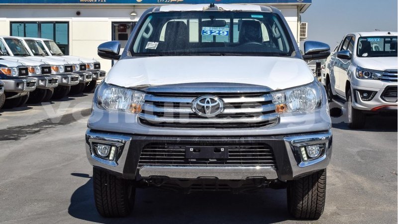 Big with watermark toyota hilux estuaire import dubai 5717