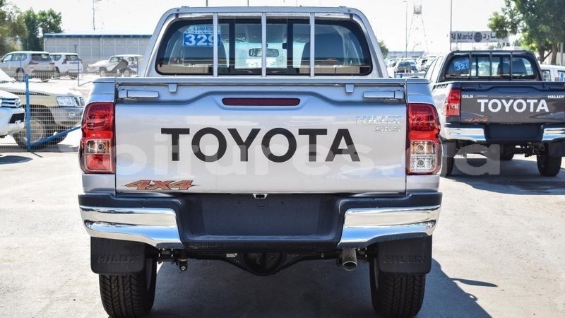 Big with watermark toyota hilux estuary import dubai 5717