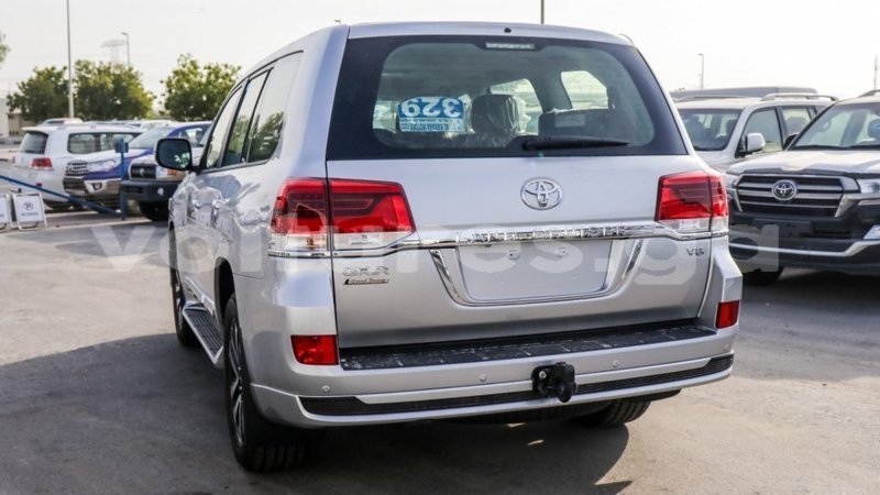 Big with watermark toyota land cruiser estuaire import dubai 5720