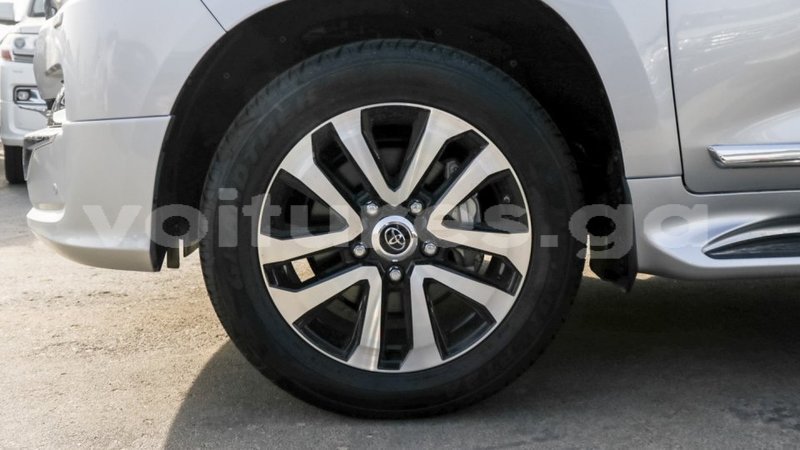 Big with watermark toyota land cruiser estuaire import dubai 5720