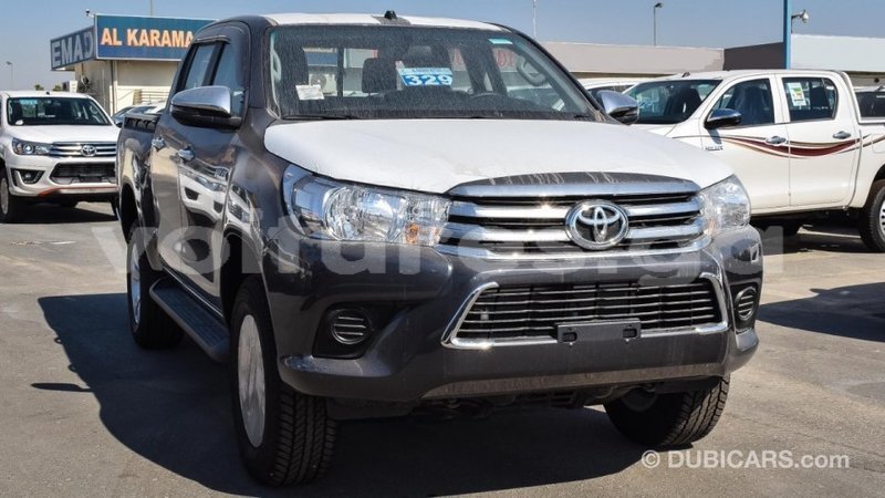 Big with watermark toyota hilux estuaire import dubai 5724