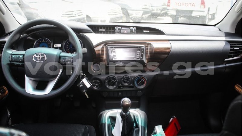 Big with watermark toyota hilux estuaire import dubai 5725