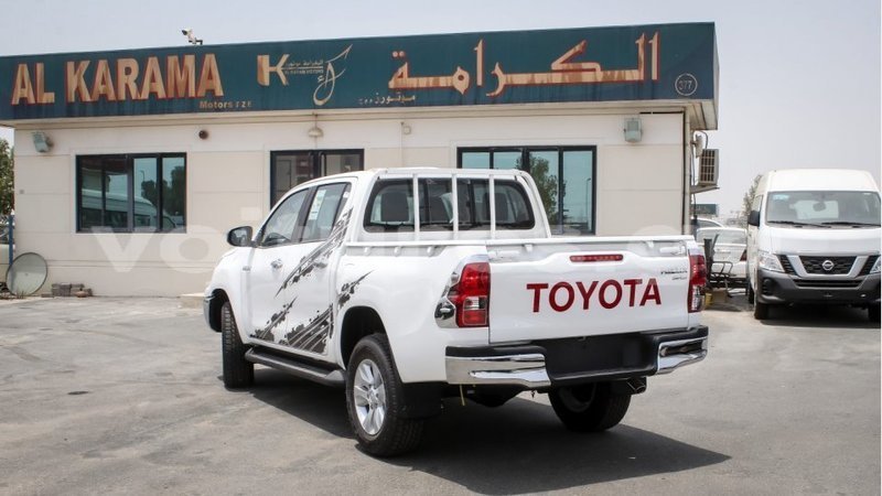 Big with watermark toyota hilux estuaire import dubai 5725